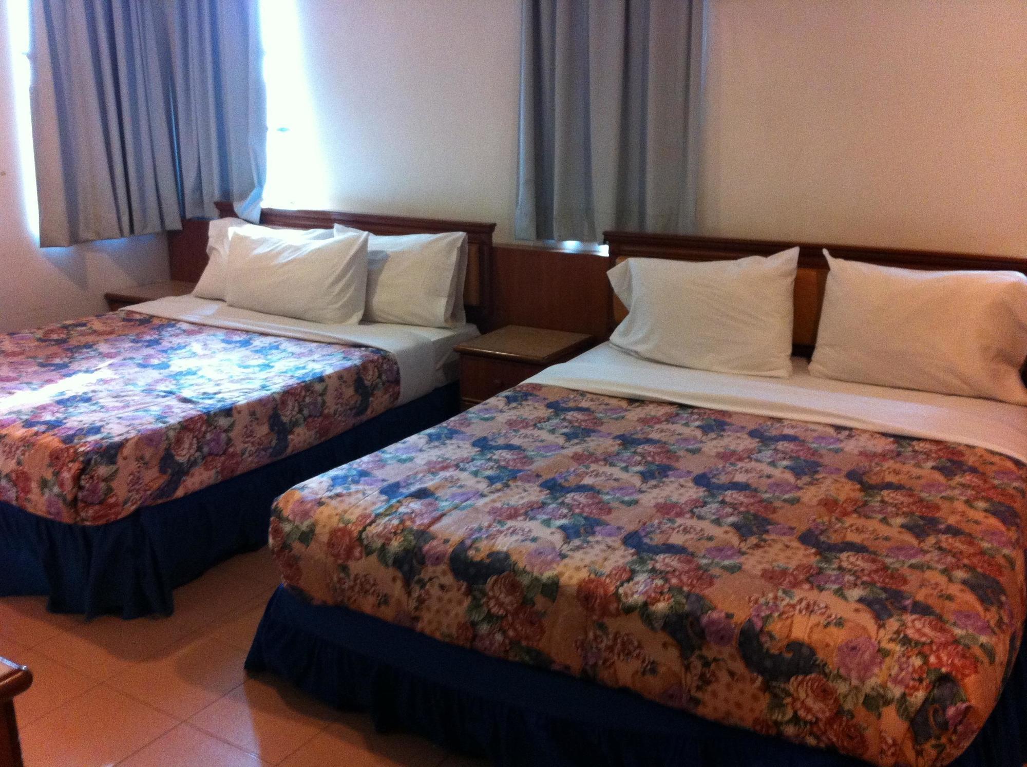Hotel Home 88 Teluk Intan Buitenkant foto